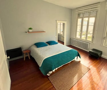 Chambre double lumineuse pour hébergement professionnel à Saint-Omer