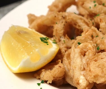 Fried Calamari With Fresh Lemon