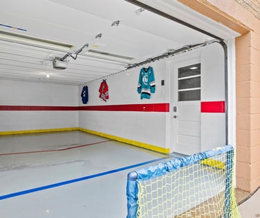 Perfect for groups or families, this modern Pittsburgh rental features 4 bedrooms sleeping 8 guests,