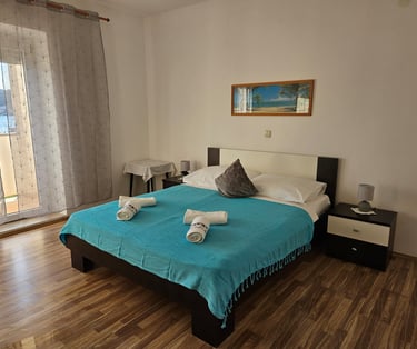 bedroom with double bed