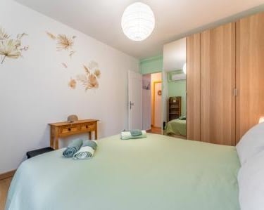 La chambre Nature, vue jardin, du gîte Le Jardin des Rocailles à Villeneuve-lès-Avignon