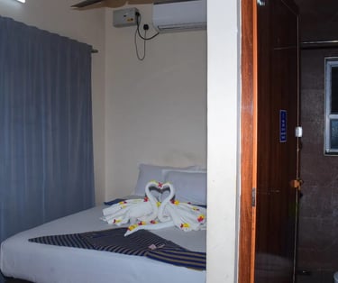 AC room at Hotel Aishwariyam Thirukadaiyur hotel near Abirami Temple with clean and comfortable stay