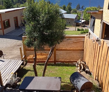 jardín con vista al lago