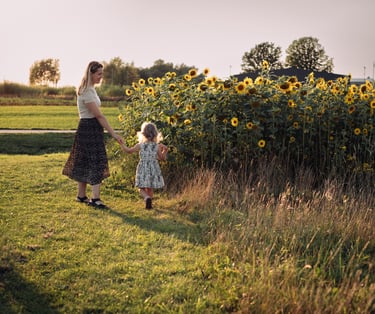 fotosesija saulėgrąžų lauke