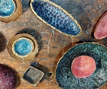 exemple de créations en papier mâché avec couleurs glacis acrylique