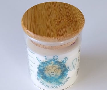 Leo zodiac sign candle with decan stone