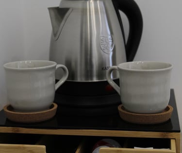 bollitore e tazze Camera Matrimoniale con letto supplementare