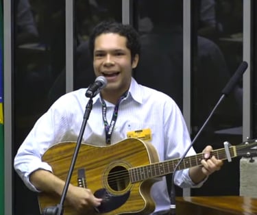 Palestrante autista Lucas Sampaio, durante evento na Câmara dos Deputados, em Brasília (DF).