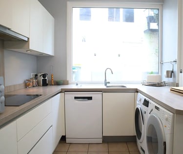 Cuisine équipée avec lave-linge, location moyenne durée pro