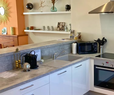 Cuisine équipée avec plan de travail, location longue durée pro