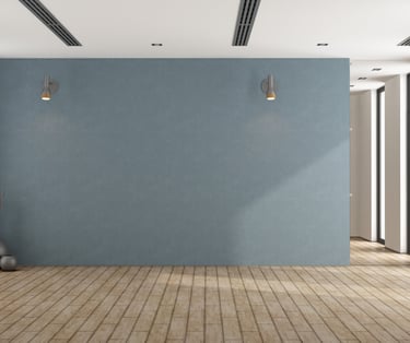 pièce vide avec murs repeints en bleu