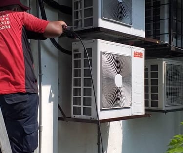 Pembersihan condenser aircond luar oleh Suasana Cheras, Selangor..