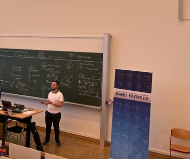 Vorstandsvorsitzender Johannes Klier beim Vortrag „Optionen und Zertifikate“