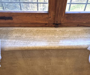 Parapet z trawertynu, luksusowy włoski kamień naturalny