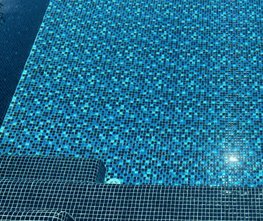 Individuelles Glasmosaik für den Pool Gestalte deinen Pool mit einem einzigartigen Glasmosaik!
