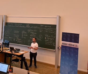 Vorstandsvorsitzender Johannes Klier beim Vortrag „Optionen und Zertifikate“