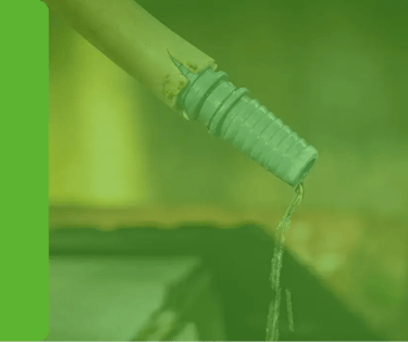 Homem com fluxo urinário fraco