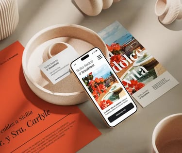 Una maqueta de papelería de marca con tarjetas de visita, folletos y un móvil de un B&B.