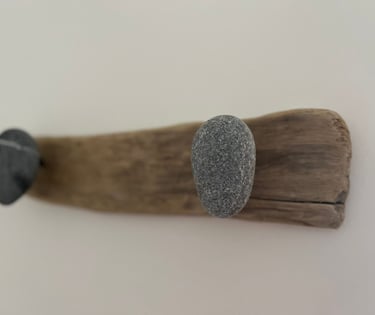 Porte-manteau en bois massif fabriqué à la main en Haute-Savoie par Stellar Innov