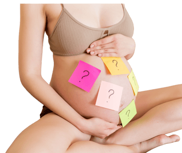 Gestante sentada com varios post colado na Barriga com ?