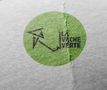 Logo projet la vache verte sur support papier