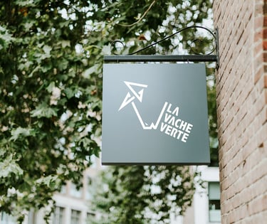 Logo Projet La vache verte sur un panneau 
