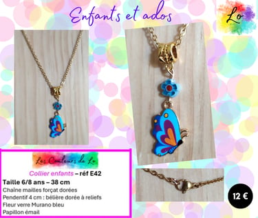 Collier enfant pendentif fleur Murano bleu papillon émail Les Couleurs de Lo