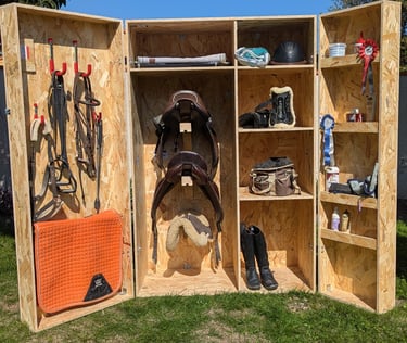 Armoire de sellerie Hunter pleine en OSB avec étagères et portes coffrées