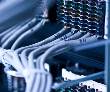 a bunch of wires and wires connected to a computer