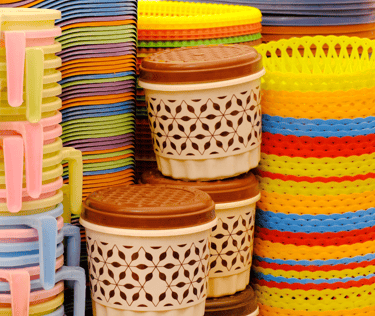 a bunch of plastic containers with different colored lids