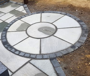 Grey sandstone circle paving kit Romford, Hornchurch, Upminster, Brentwood