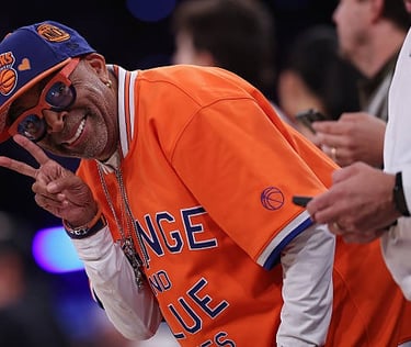 Spike Lee during the Knicks game 2 victory against the Philadelphia 76ers (May 6, 2026)
