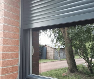 nettoyage des vitres et des menuiseries alentours par Valentin Herlin entreprise Val'Clean à Vieux Condé