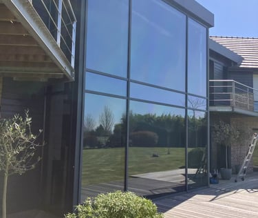vitres très hautes chez un particulier nettoyées par Morel Services Nettoyage