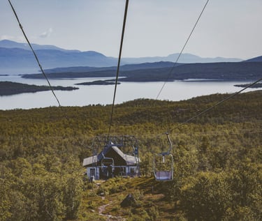 Kolej linowa na Abisko Sky Station, Laponia, Szwecja..