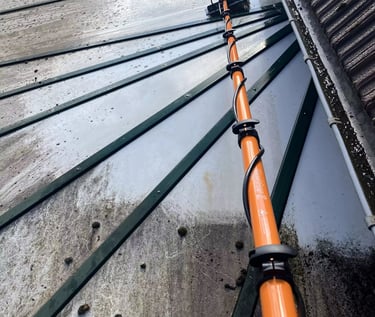 toit en polycarbonate nettoyé par Franck Carpentier de l'entreprise Charente vitre net