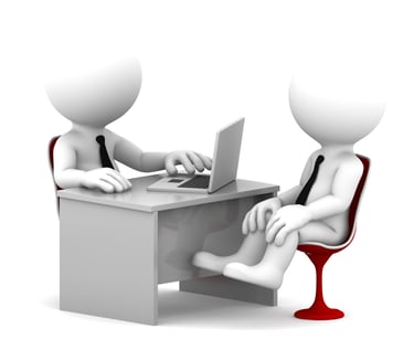 image évoquant le 2 -ème  RDV de 2 personnes autour d'un bureau