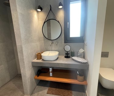Villa Port Olivier - Villa bord de mer, les pieds dans l'eau, à louer sur l’île grecque de Lesbos