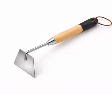 Hand hoe for soil cultivation and farming use