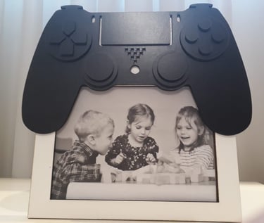 Portarretrato joystick en madera con calado laser