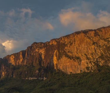 Atardecer en la pared del Tepuy Roraima
