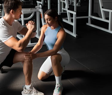 Osobni trener vodi individualan trening u Fitness You Galižana