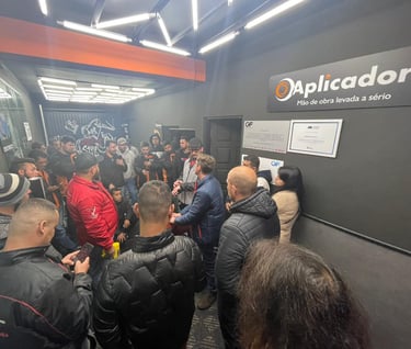 Evento Orafol Oracal CH Suprimentos no Espaço o Aplicador