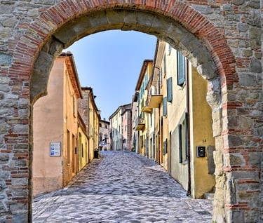 Porta principale ingesso Borgo San Leo, Entroterra Romagnolo, Eventi in Romagna