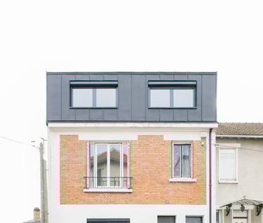 Surelevation of a house with zinc