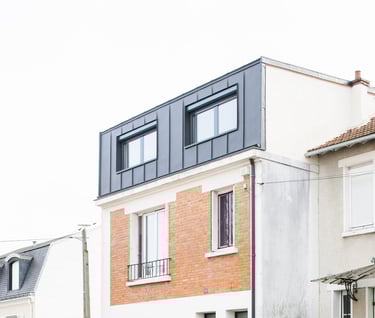 Surelevation of a house with zinc