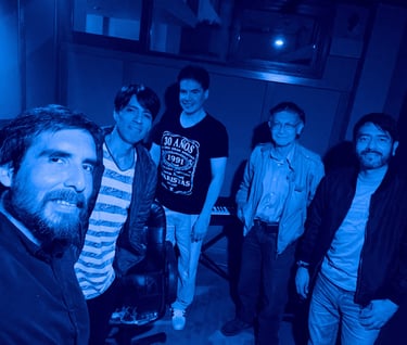 Miguel José Flores, Miguel Ángel Yance, Phelan Kelly, Saúl Cornejo y Toño Valero en MCA Studios
