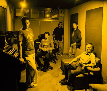 La R4ttio en MCA Studios junto a Saúl Cornejo y Miguel Ángel Yance
