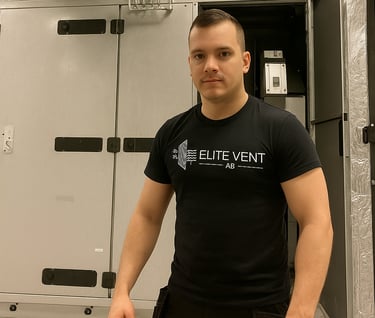 Ventilationsteknikern med svart kläder