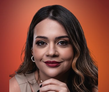 Retrato profissional de mulher sorrindo, fundadora da ExpatriTax Brasil.